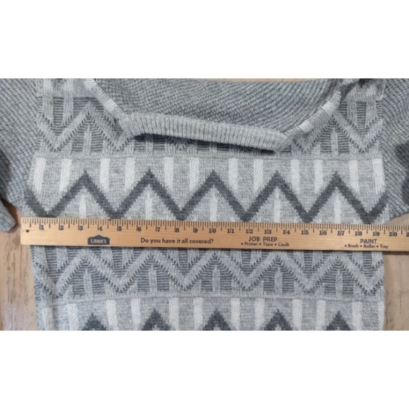 Gray white geometric Fair Isle pattern sweater - Picture 3 of 6
